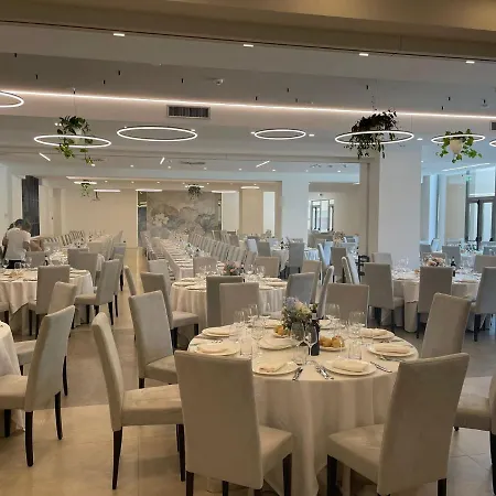 Ristorante Tre Lanterne & Отель Аквазанта-Терме